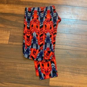 LulaRoe Tall & Curvy Leggings